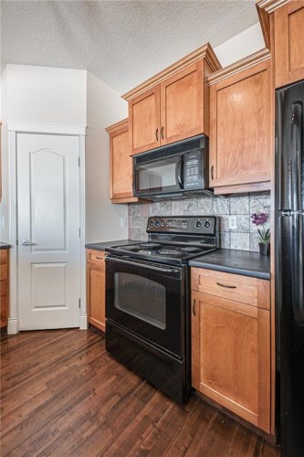 144 Rocky Vista Terrace Nw, Calgary, AB - Indoor Photo Showing Kitchen
