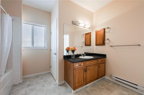 144 Rocky Vista Terrace Nw, Calgary, AB - Indoor Photo Showing Bathroom
