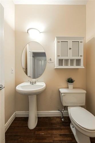 144 Rocky Vista Terrace Nw, Calgary, AB - Indoor Photo Showing Bathroom
