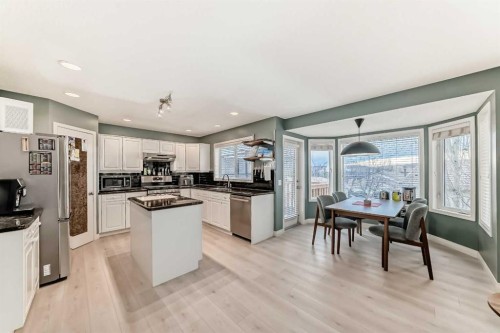 668 Scimitar Bay Nw, Calgary, AB - Indoor Photo Showing Kitchen