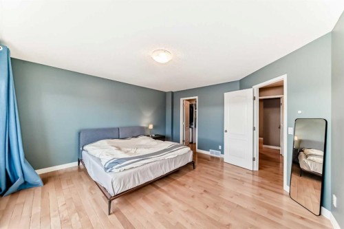 668 Scimitar Bay Nw, Calgary, AB - Indoor Photo Showing Bedroom