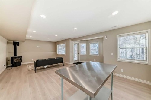 668 Scimitar Bay Nw, Calgary, AB - Indoor