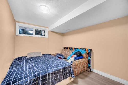 48 Faldale Close Ne, Calgary, AB - Indoor Photo Showing Bedroom