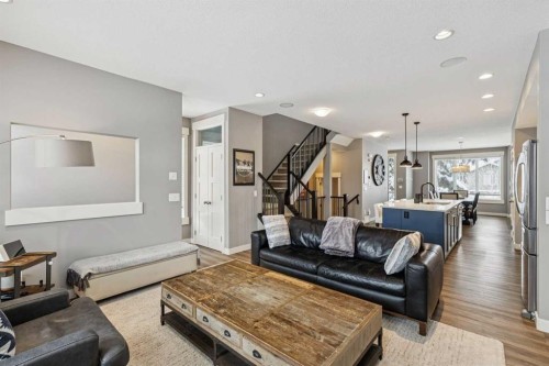 4936 20 Avenue Nw, Calgary, AB - Indoor Photo Showing Living Room