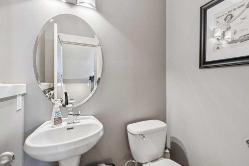 4936 20 Avenue Nw, Calgary, AB - Indoor Photo Showing Bathroom