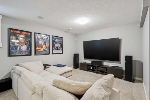4936 20 Avenue Nw, Calgary, AB - Indoor Photo Showing Living Room
