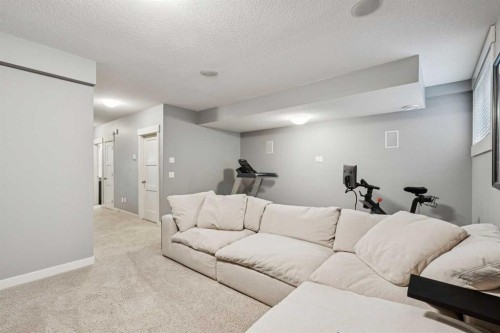 4936 20 Avenue Nw, Calgary, AB - Indoor Photo Showing Other Room