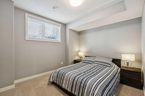 4936 20 Avenue Nw, Calgary, AB - Indoor Photo Showing Bedroom