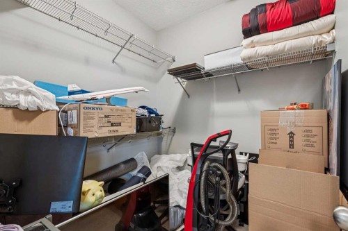 4936 20 Avenue Nw, Calgary, AB - Indoor With Storage