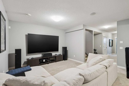 4936 20 Avenue Nw, Calgary, AB - Indoor Photo Showing Living Room