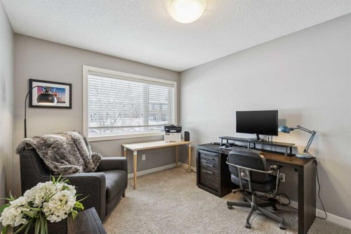 4936 20 Avenue Nw, Calgary, AB - Indoor Photo Showing Office