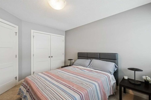 4936 20 Avenue Nw, Calgary, AB - Indoor Photo Showing Bedroom