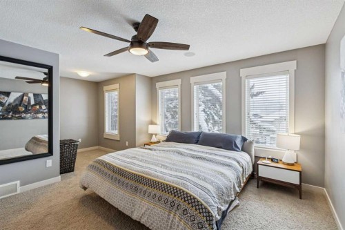 4936 20 Avenue Nw, Calgary, AB - Indoor Photo Showing Bedroom