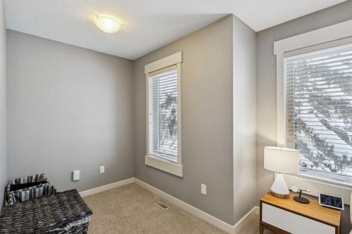 4936 20 Avenue Nw, Calgary, AB - Indoor Photo Showing Other Room