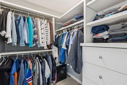 4936 20 Avenue Nw, Calgary, AB - Indoor With Storage