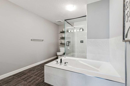 4936 20 Avenue Nw, Calgary, AB - Indoor Photo Showing Bathroom