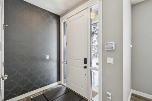 4936 20 Avenue Nw, Calgary, AB - Indoor Photo Showing Other Room