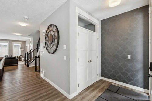 4936 20 Avenue Nw, Calgary, AB - Indoor Photo Showing Other Room