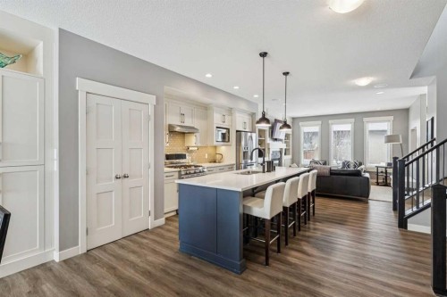 4936 20 Avenue Nw, Calgary, AB - Indoor Photo Showing Kitchen With Upgraded Kitchen