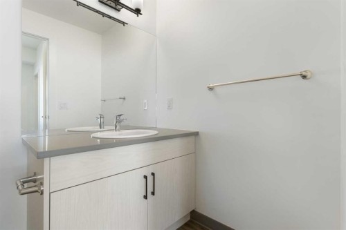 602-24 Rivercrest Drive, Cochrane, AB - Indoor Photo Showing Bathroom