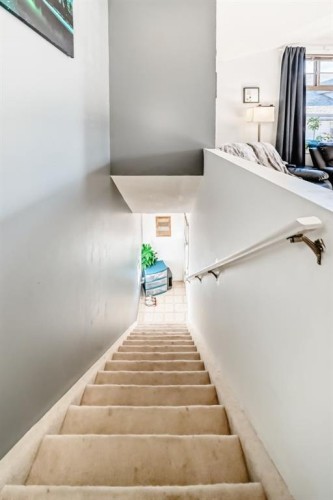 205-27 Everridge Square Sw, Calgary, AB - Indoor Photo Showing Other Room