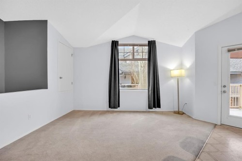 205-27 Everridge Square Sw, Calgary, AB - Indoor Photo Showing Other Room