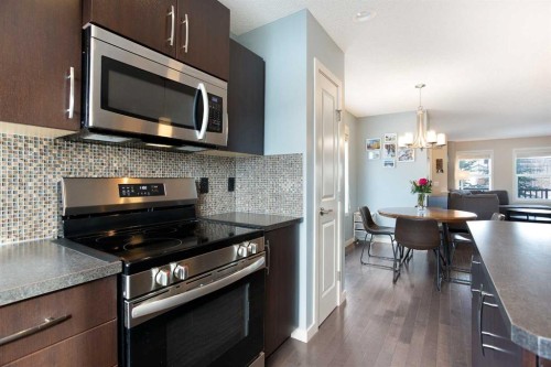 31 Sunset Link, Cochrane, AB - Indoor Photo Showing Kitchen With Upgraded Kitchen