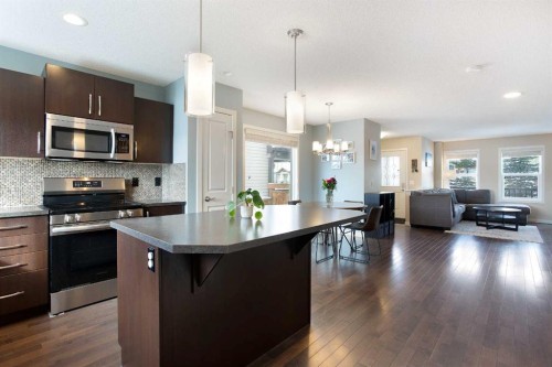 31 Sunset Link, Cochrane, AB - Indoor Photo Showing Kitchen With Upgraded Kitchen