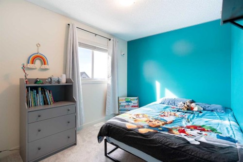 31 Sunset Link, Cochrane, AB - Indoor Photo Showing Bedroom