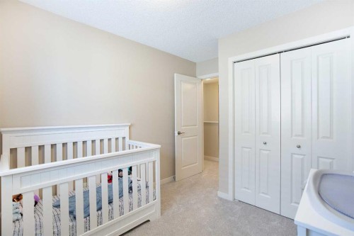 31 Sunset Link, Cochrane, AB - Indoor Photo Showing Bedroom