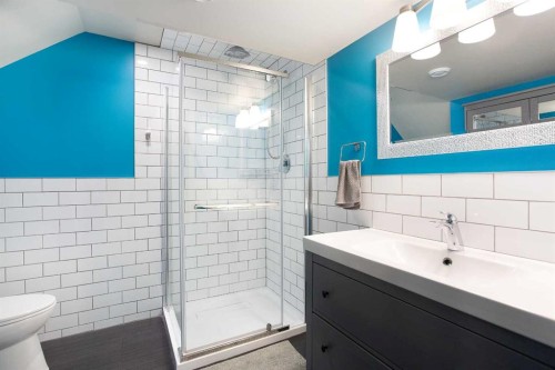 31 Sunset Link, Cochrane, AB - Indoor Photo Showing Bathroom