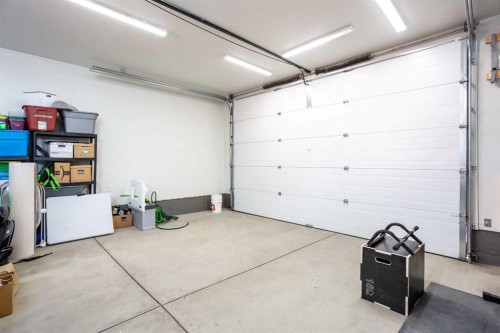 31 Sunset Link, Cochrane, AB - Indoor Photo Showing Garage