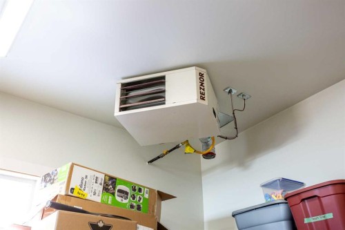 31 Sunset Link, Cochrane, AB - Indoor Photo Showing Other Room