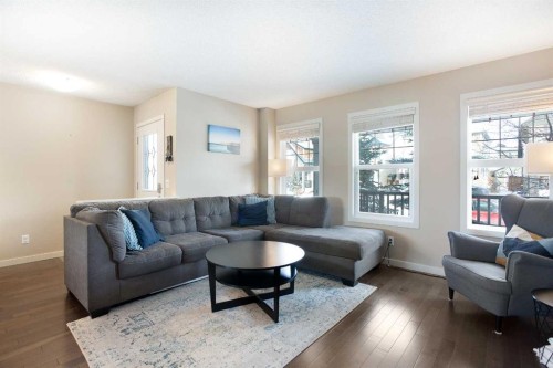 31 Sunset Link, Cochrane, AB - Indoor Photo Showing Living Room