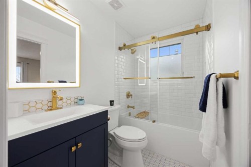 164 West Lakeview Circle, Chestermere, AB - Indoor Photo Showing Bathroom