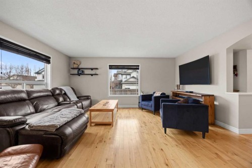 164 West Lakeview Circle, Chestermere, AB - Indoor Photo Showing Living Room