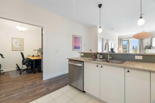 406-830 Centre Avenue Ne, Calgary, AB - Indoor Photo Showing Kitchen With Double Sink
