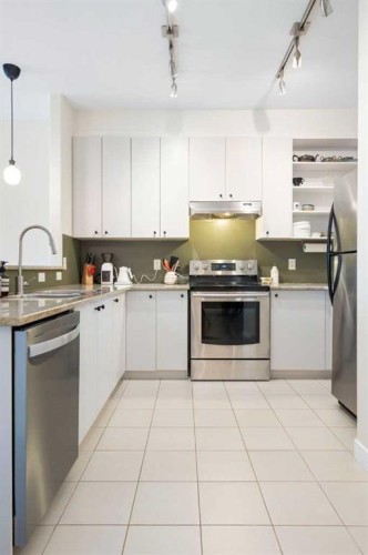 406-830 Centre Avenue Ne, Calgary, AB - Indoor Photo Showing Kitchen With Stainless Steel Kitchen