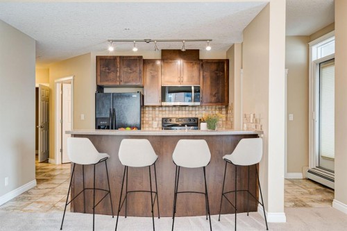 3306-24 Hemlock Crescent Sw, Calgary, AB - Indoor Photo Showing Kitchen With Upgraded Kitchen