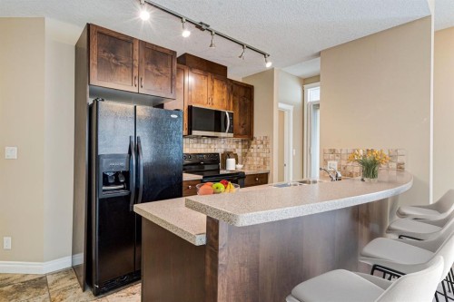 3306-24 Hemlock Crescent Sw, Calgary, AB - Indoor Photo Showing Kitchen