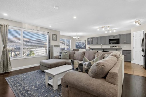 28 Elgin View Se, Calgary, AB - Indoor Photo Showing Living Room