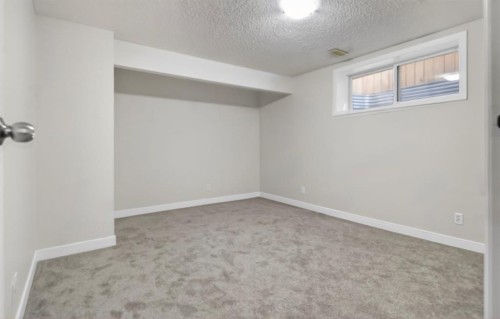 28 Elgin View Se, Calgary, AB - Indoor Photo Showing Other Room
