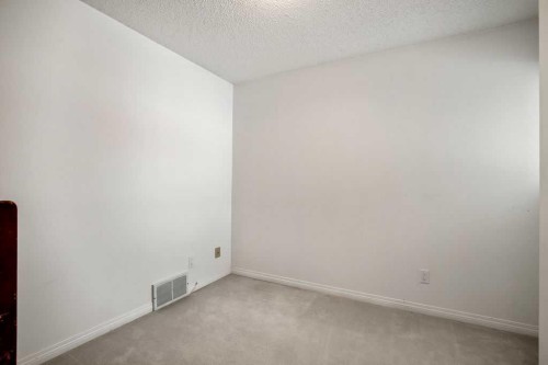 111 Deerfield Drive Se, Calgary, AB - Indoor Photo Showing Other Room