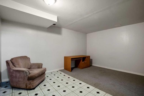 111 Deerfield Drive Se, Calgary, AB - Indoor Photo Showing Other Room