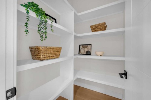 8114 Bowness Road Nw, Calgary, AB - Indoor Photo Showing Other Room