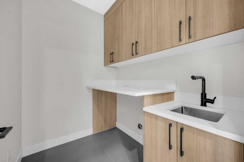 8114 Bowness Road Nw, Calgary, AB - Indoor Photo Showing Kitchen