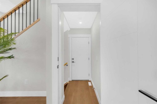 8114 Bowness Road Nw, Calgary, AB - Indoor Photo Showing Other Room
