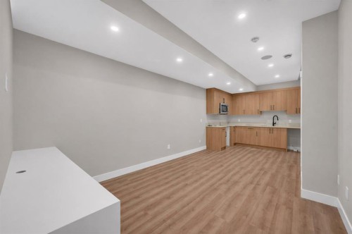 8114 Bowness Road Nw, Calgary, AB - Indoor Photo Showing Other Room