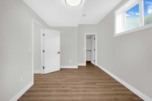 8114 Bowness Road Nw, Calgary, AB - Indoor Photo Showing Other Room