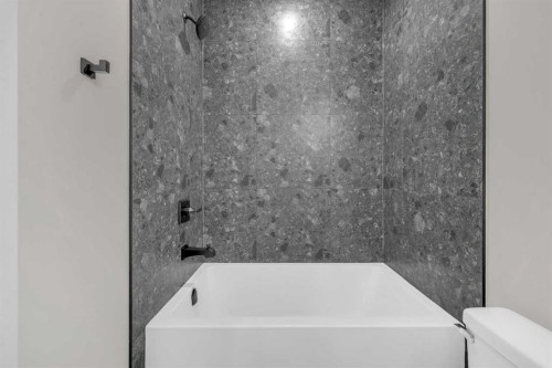 8114 Bowness Road Nw, Calgary, AB - Indoor Photo Showing Bathroom